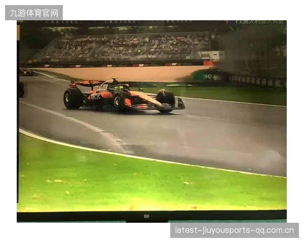 F1雨战混乱，五车连撞赛道封锁——极限速度与瞬间决断的激烈对决