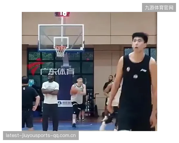 新赛季重返广州!徐昕:我们还是很有竞争力争取再进一次季后赛 新赛季重返广州!徐昕:我们还是很有竞争力争取再进一次季后赛